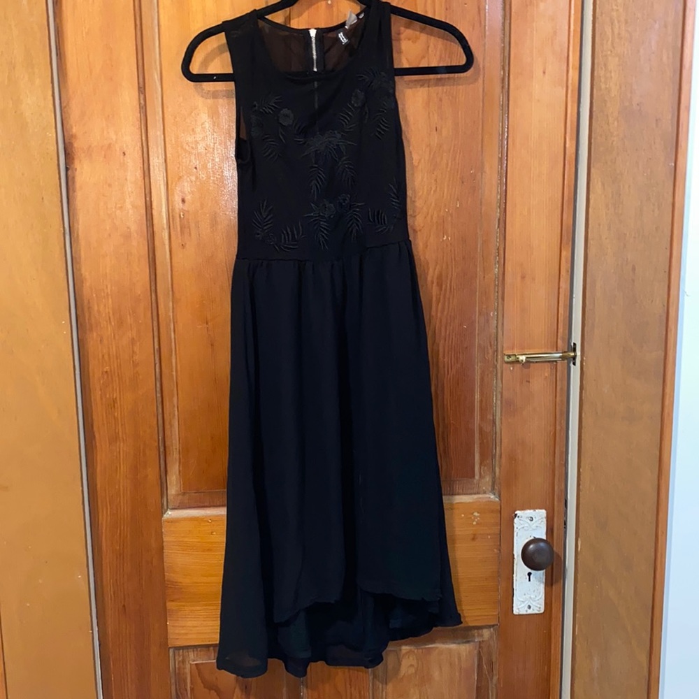 H&M BLACK HIGH LOW DRESS WITH EMBROIDERED DETAILS